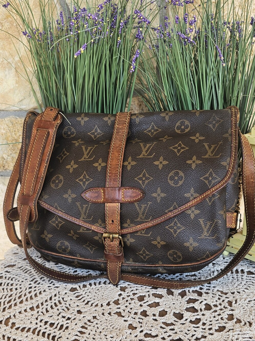 Louis Vuitton Saumur 30 - Picture 2 of 16
